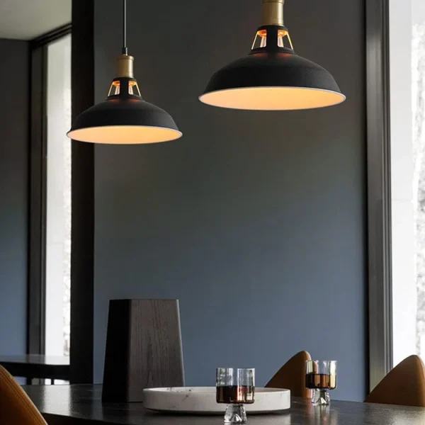 Lámpara colgante de estilo industrial vintage en negro mate y dorado - Imagen 4